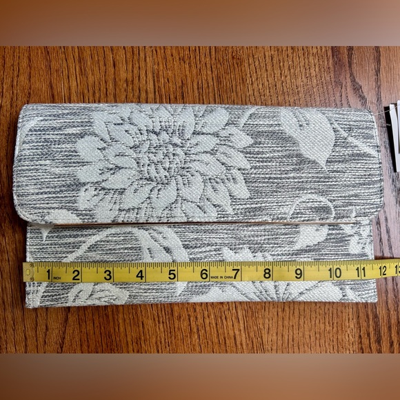 New Light Gray and White Floral Clutch/Purse/Wallet - Picture 6 of 7